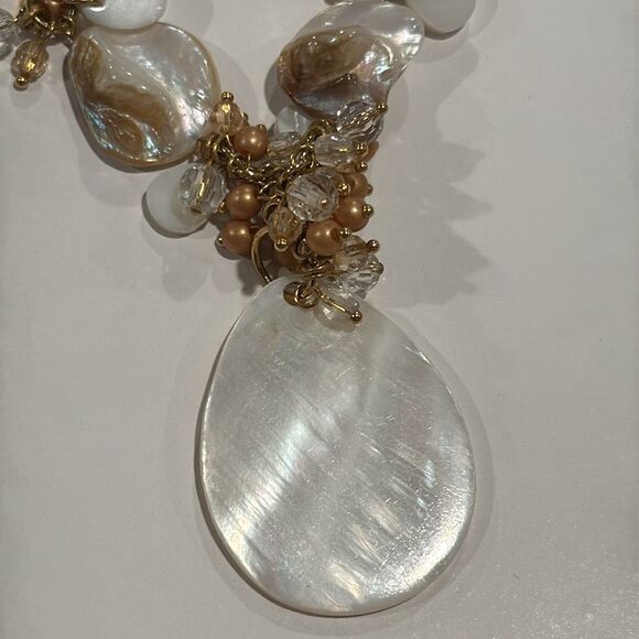 Elegant Gold and White Beaded Necklace - Picture 3 of 7